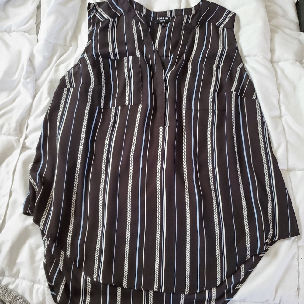 Torrid sleveless top with pockets